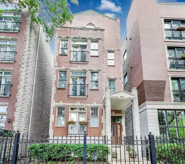 MODERN LUXURY MEETS CLASSIC CHARM IN LINCOLN PARK