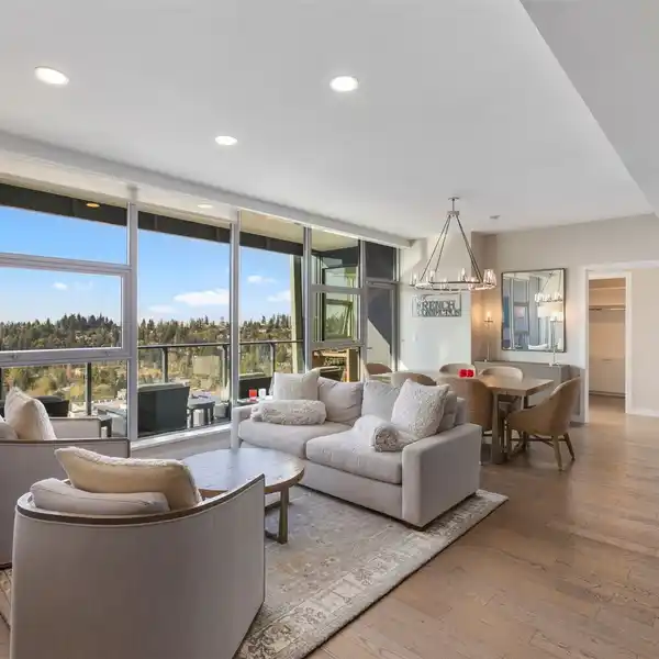 SOPHISTICATED SHOWCASE PROPERTY WITH STUNNING VIEWS