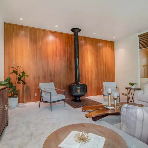 ICONIC MID-CENTURY MASTERPIECE WITH TIMELESS MODERN DESIGN