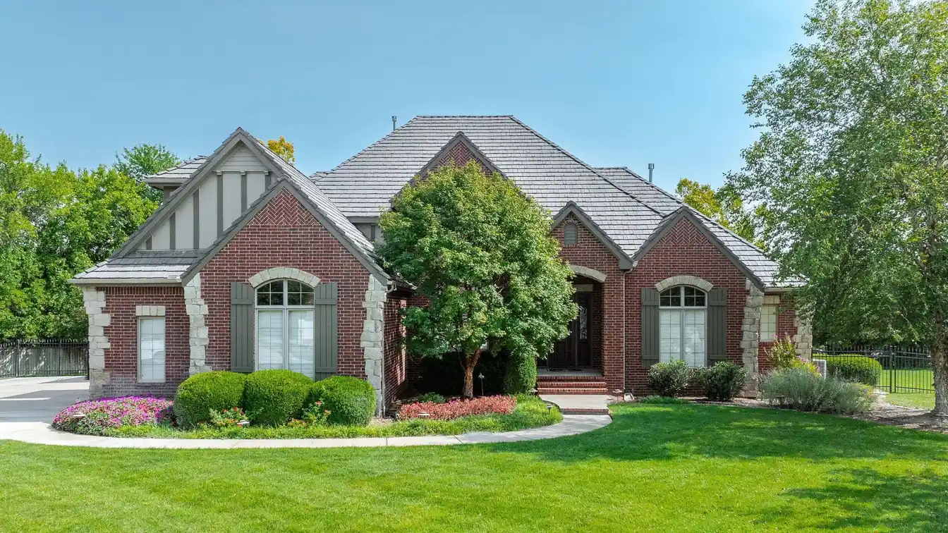 Executive Home in Coveted Keeneland