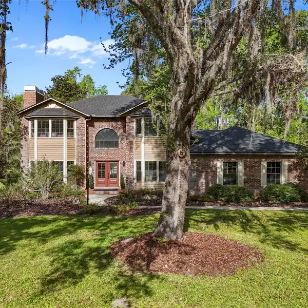BEAUTIFUL HOME IN GAINESVILLE'S COVETED HAYES GLEN NEIGHBORHOOD