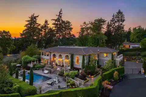 Modern Italian Elegance in Prestigious Clyde Hill
