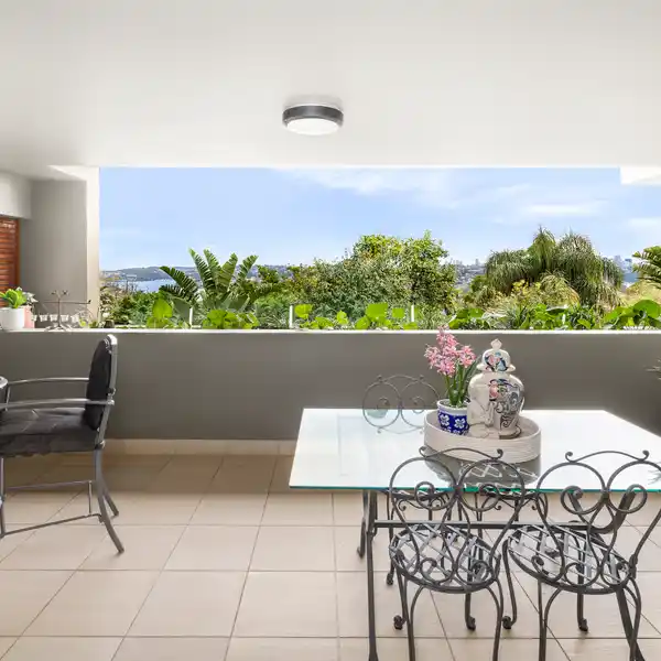 HARBOURVIEW ELEGANCE IN EXCLUSIVE SEAFORTH VILLAGE