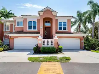 Spacious and Updated Villa Steps from Img Academy