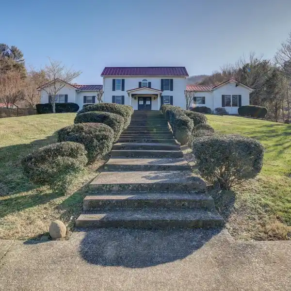 BEAUTIFUL 33-PLUS-ACRE PROPERTY