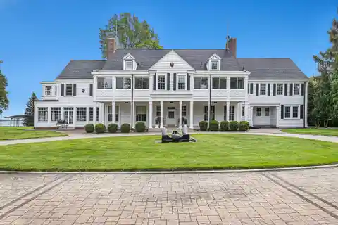 Landmark Grosse Ile Property