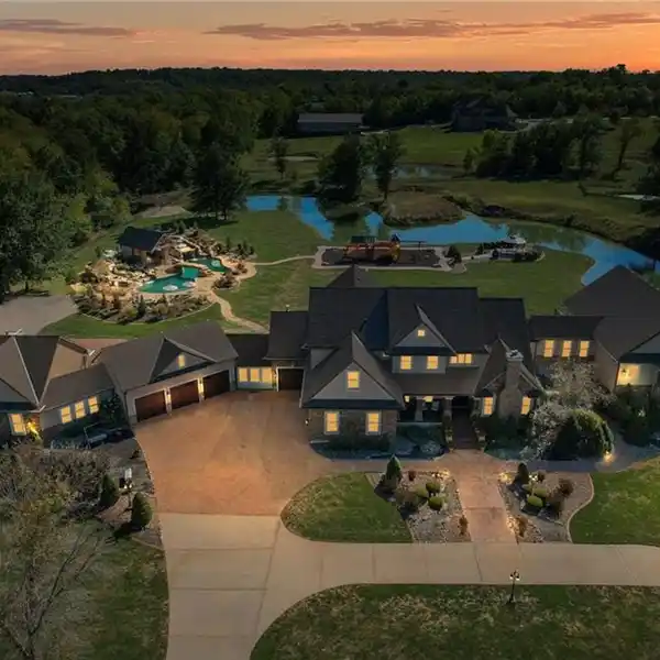 EXQUISITE ESTATE ON NEARLY 10 ACRES