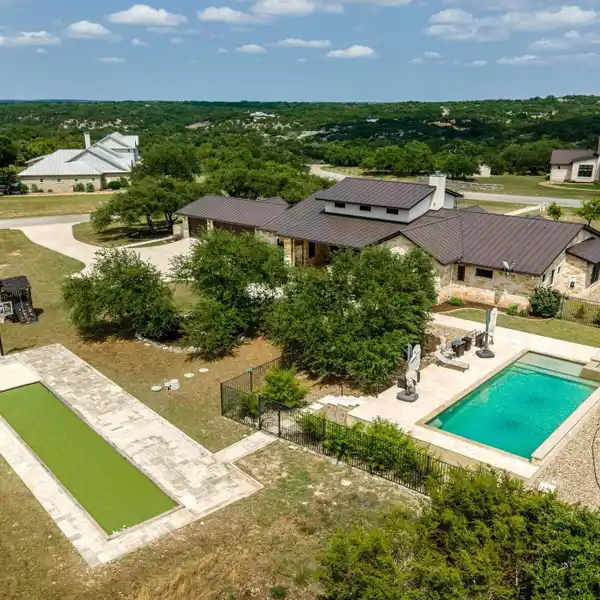 ONE-STORY TEXAS LIMESTONE HOME IN VINEYARD