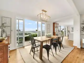 Modern Country Elegance on Sprawling Acreage