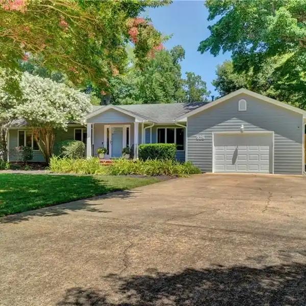 CONVENIENT COASTAL RANCH