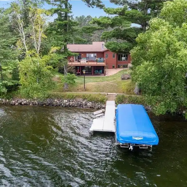 AMAZING LAKE HOME ON BEAVER DAM LAKE