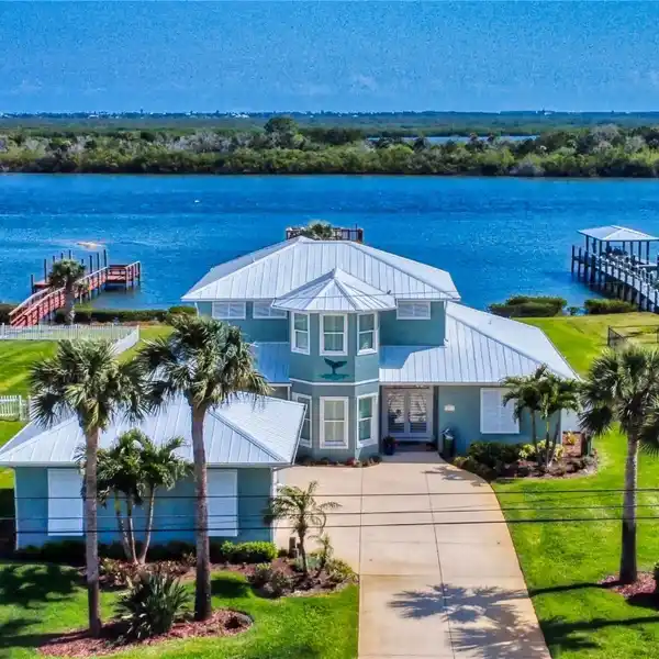 METICULOUSLY RENOVATED WATERFRONT OASIS
