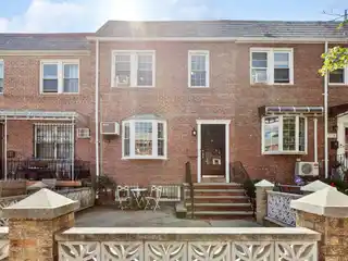 Fully Renovated Woodside Townhouse