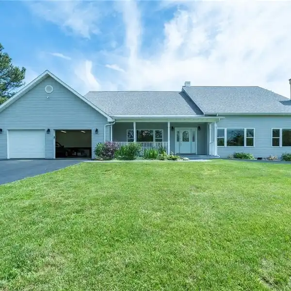 EXPANSIVE COUNTRY RETREAT