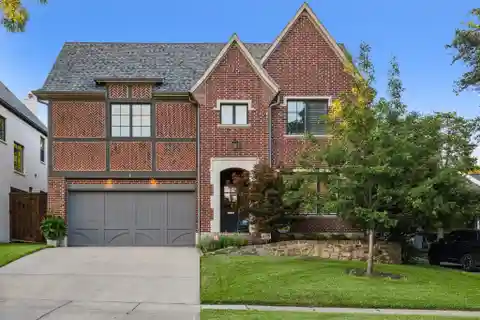 Elegance and Comfort in Lakewood Hills