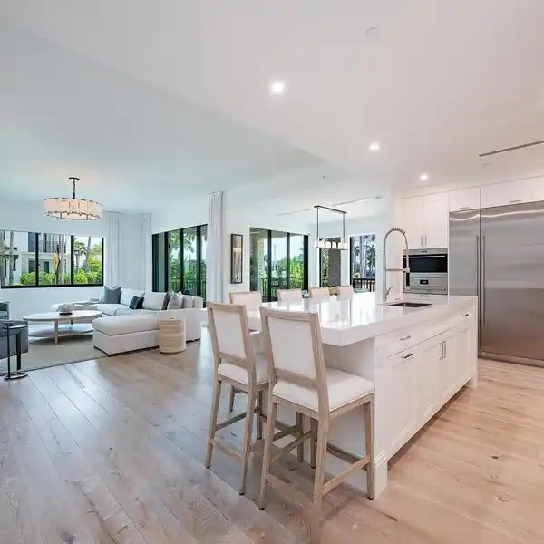 UNIQUE OFFERING IN QUATTRO AT NAPLES SQUARE