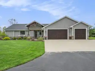 Newly Renovated Country Estate Near All Conveniences