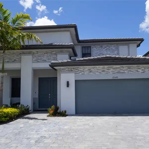 LUXURIOUS MARBELLA HOME WITH RESORT AMENITIES