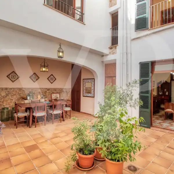 BEAUTIFUL MANOR HOUSE IN THE CENTER OF SóLLER