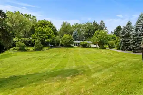 Bloomfield Hills Contemporary Ranch on 1.3 Acres