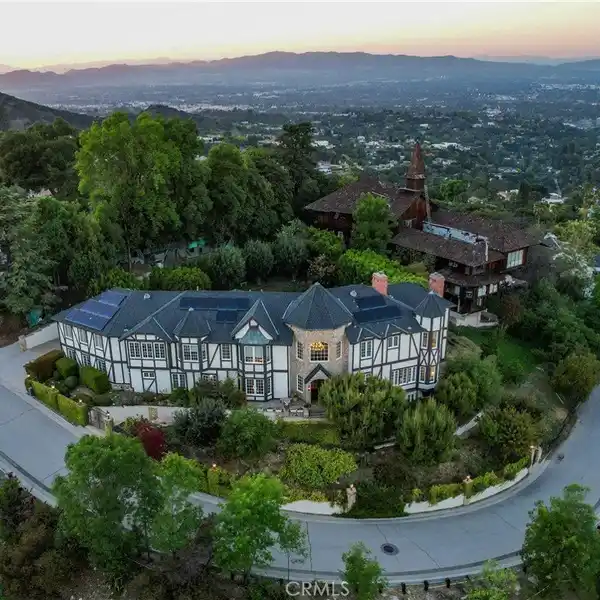BREATHTAKING BRENTWOOD ESTATE