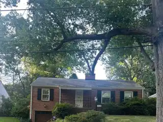 Inviting Residence in Desirable Somerset Heights