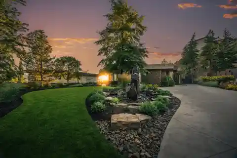 Contemporary Lakeview Sanctuary