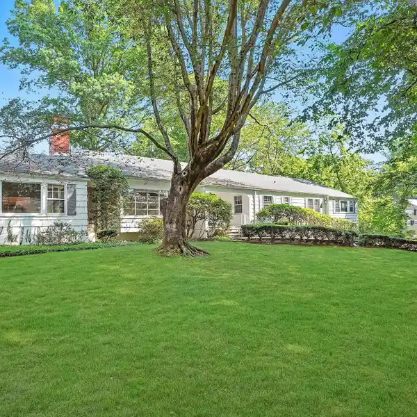 SPRAWLING RANCH ON LARGE LOT