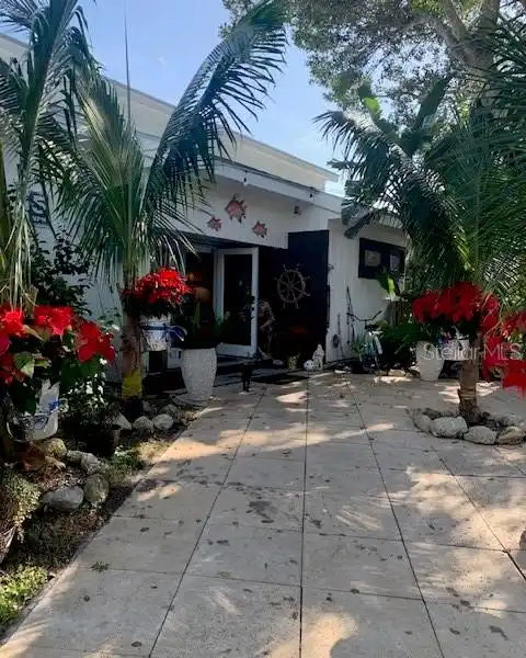 350-FOOT WATERFRONT RETREAT WITH GUEST HOUSE