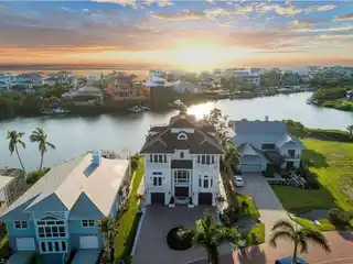 Beautiful Bay-View Home in Barefoot Beach