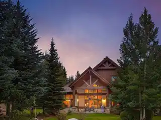 Charming Home Nestled by a Picturesque Pond