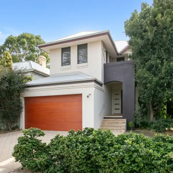DESIGNER COASTAL LIVING STEPS FROM COTTESLOE BEACH