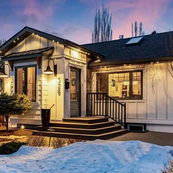 EXTRAORDINARY BUNGALOW IN RENFREW
