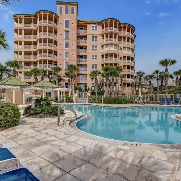 HIGHLY SOUGHT-AFTER 7TH FLOOR LUXURY OCEANFRONT PENTHOUSE