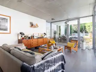 Meticulously Renovated Townhouse