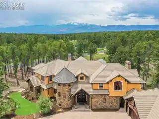 Luxury Retreat in Exclusive High forest ranch