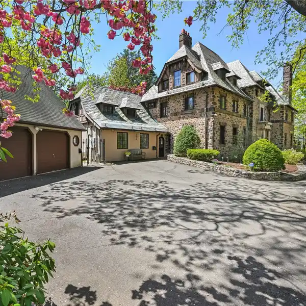 STUNNING TUDOR MANSION IN A PRESTIGIOUS NEIGHBORHOOD