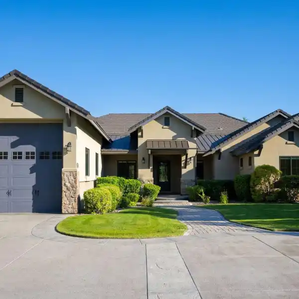 SPACIOUS HOLCOMB RANCH ESTATE WITH GRAND GARAGE