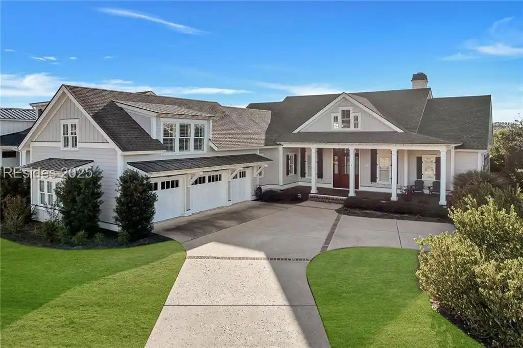 Custom-built Home in Picturesque Hampton Lake