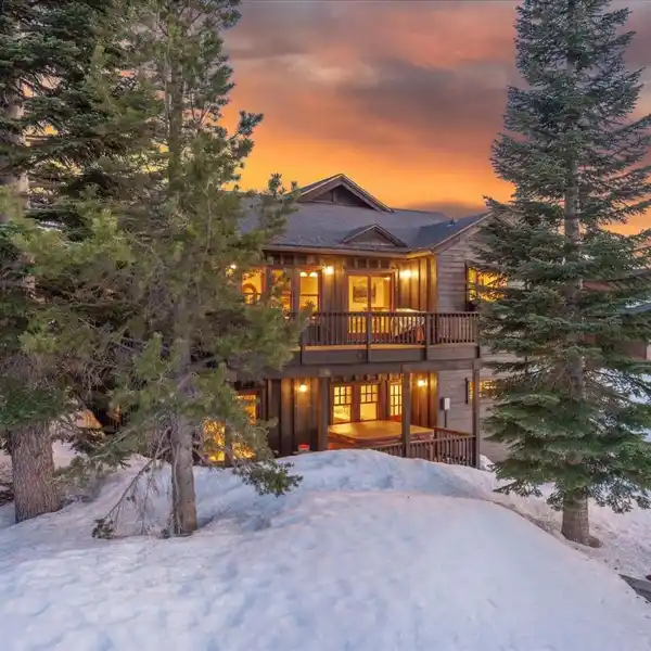 MOUNTAIN RETREAT WITH AMAZING PANORAMIC VIEWS