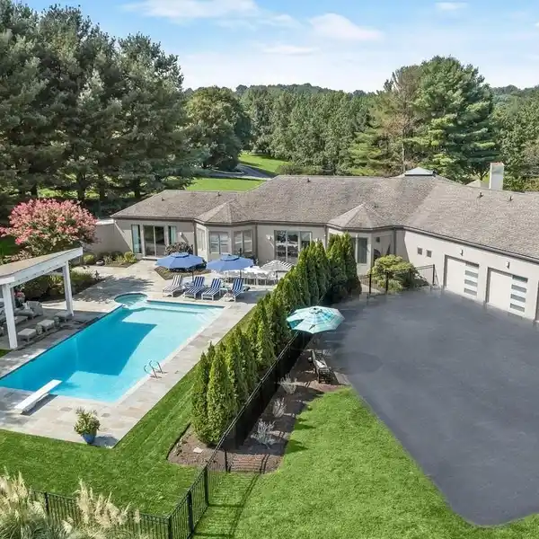 MODERN LUXURY ON 3.46 PRIVATE ACRES