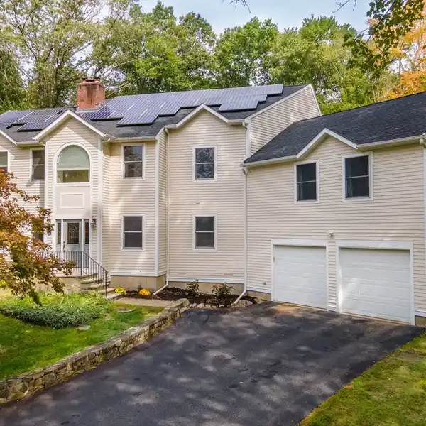 CONTEMPORARY COLONIAL OFFERING NATURE AND CONVENIENCE