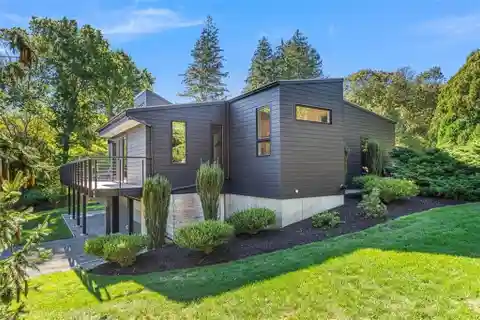 Mid-Century Modern Bayview Gem in Jamestown by Ira Rakatansky