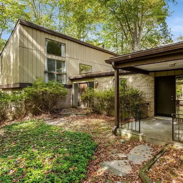 RARE MID-CENTURY MODERN RETREAT IN GREAT FALLS
