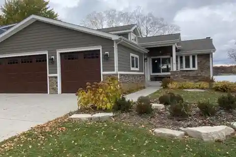 Stunning Lakefront Ranch in Lakes of Four Seasons