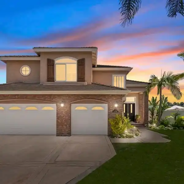 METICULOUSLY MAINTAINED HOME IN SUMMERWALK