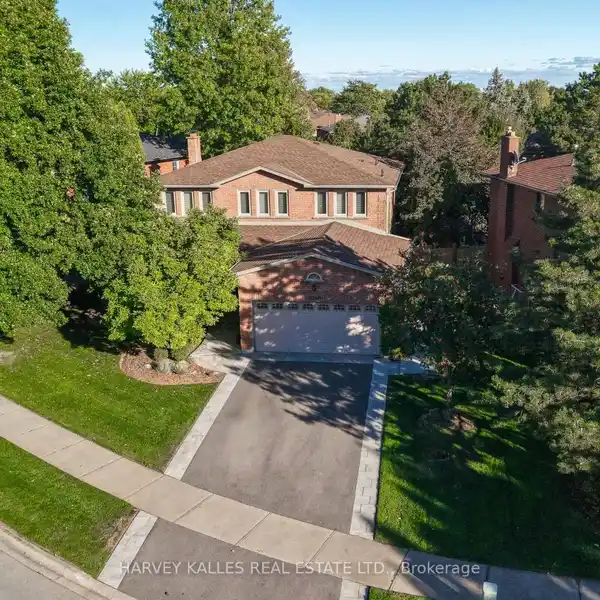 EXECUTIVE GLEN ABBEY HOME