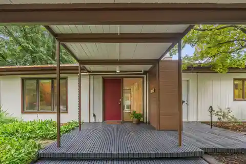 Stylish Mid Century Modern Retreat