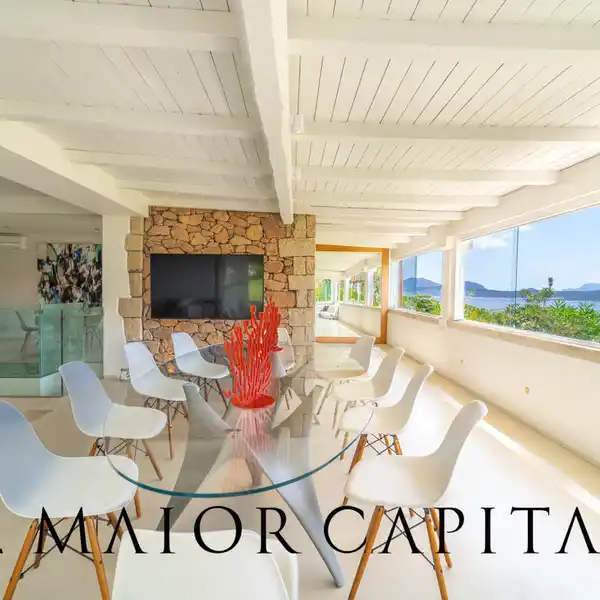 PUNTA LADA VILLA WITH STUNNING VIEWS