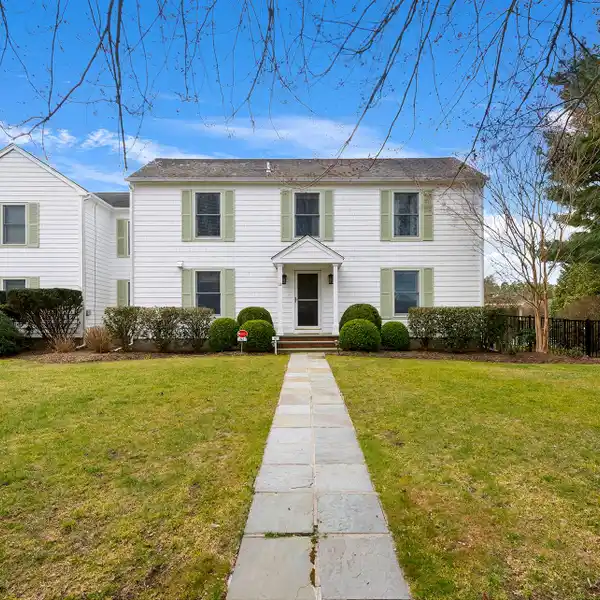 ELEGANT TRADITIONAL HOME FOR RENT